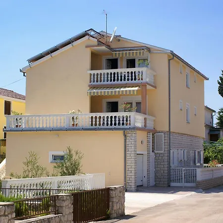 4172b * Vodice